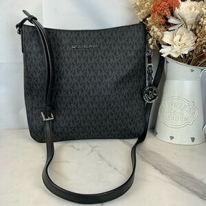 Michael Michael Kors Black Jet Set Travel Large Messenger Crossbody bag Signatur